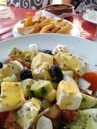 Mac Gowans Irish Pub & Restaurant