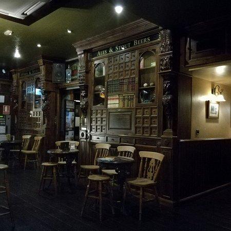 Pub Cafeteria Brown's