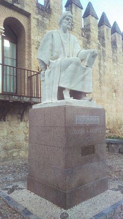 Estatua de Averroes