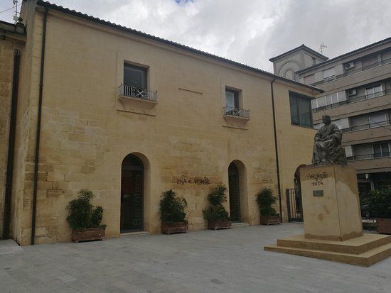 Plaza Arcipreste de Hita