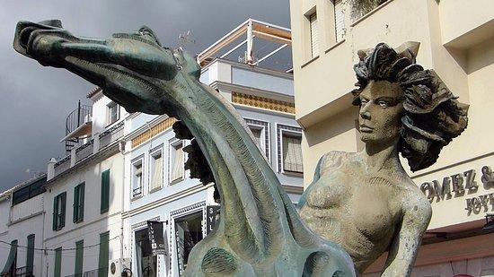 la Estatua "La Bella Del Mar"