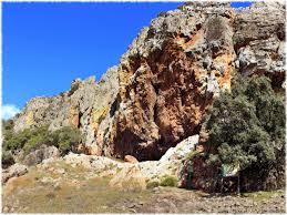 Cueva de los Muñecos