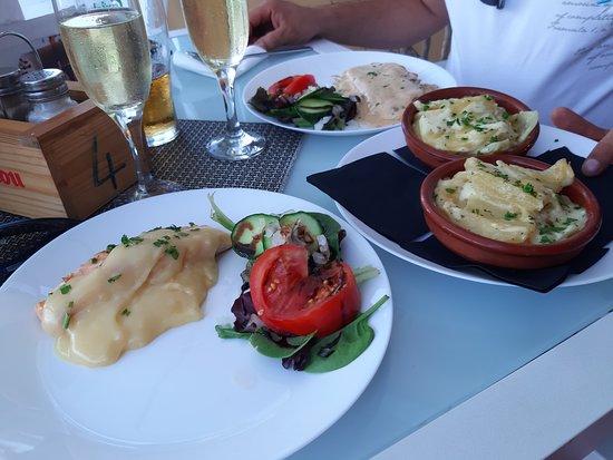 Sea Breeze Bar and Restaurant