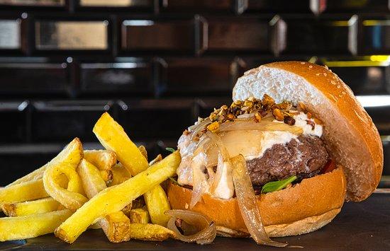 Karbo Burger & Pizza Grill