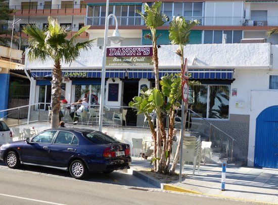 Dannys' Bar and Grill